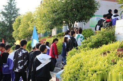 遵义市播州区现代交通学校,喜迎遵义金塘中学初三学生进校参观